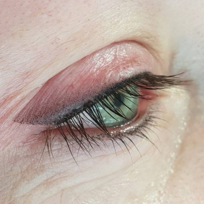 Межресничная стрелка с растушевкой татуаж