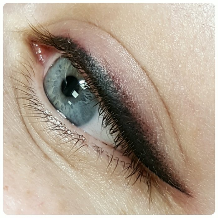 Межресничная стрелка татуаж