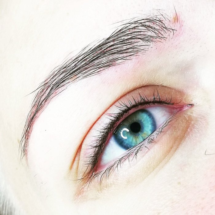 Татуаж линии роста ресниц