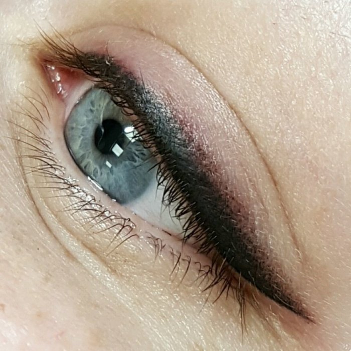 Межресничный перманентный татуаж глаз