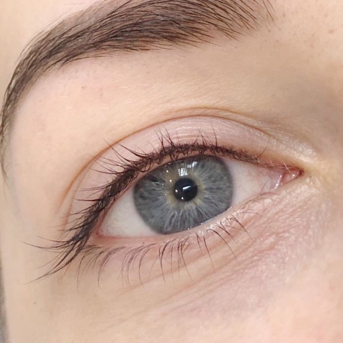 Межресничная стрелка татуаж