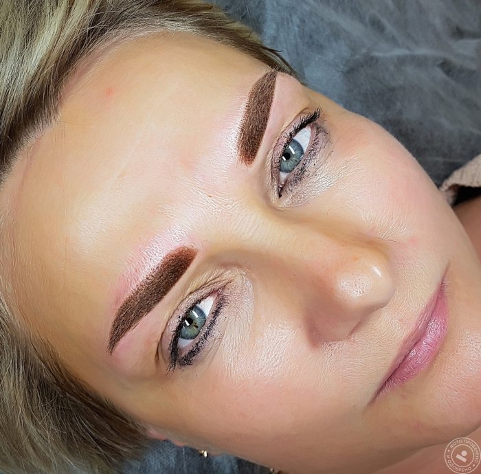 Коричневый татуаж бровей для блондинок