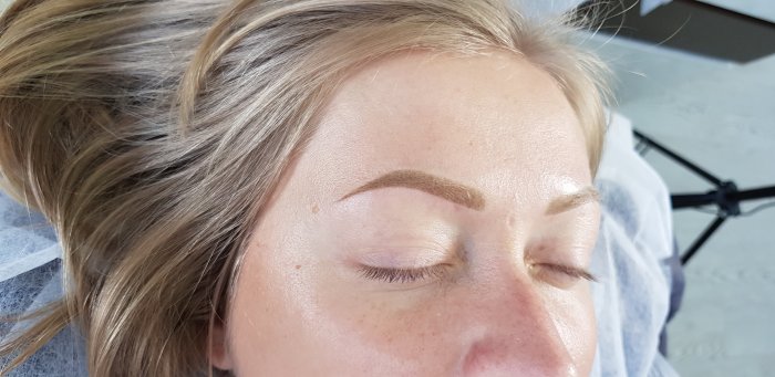 Перманентный макияж бровей пудровое напыление для блондинок