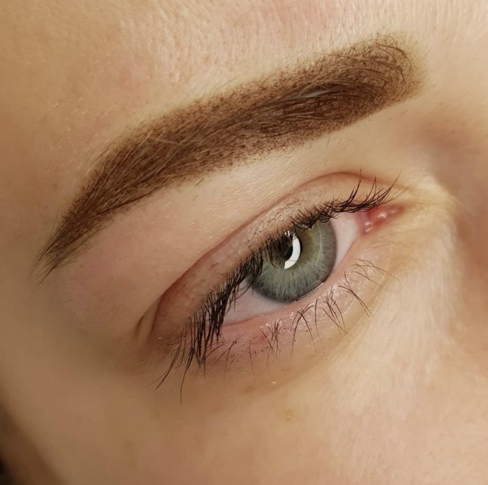 Брови волосковые с растушевкой