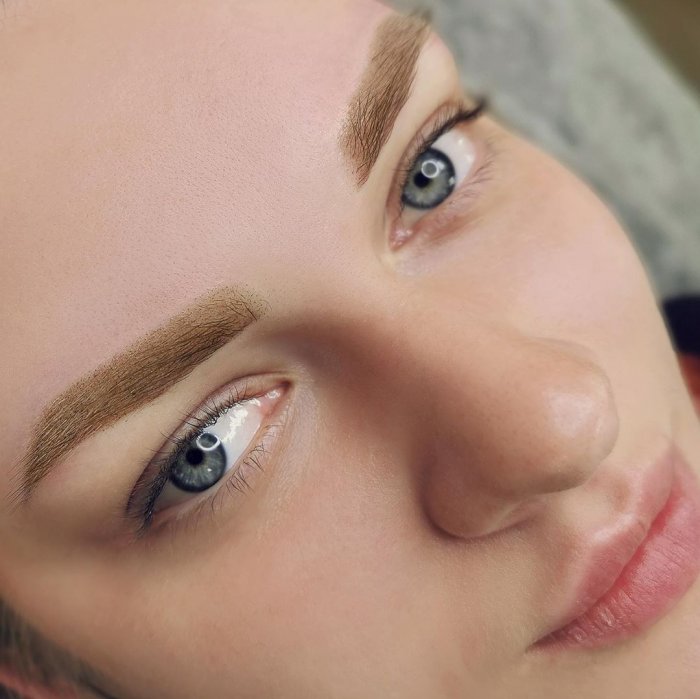 Выцветший татуаж бровей