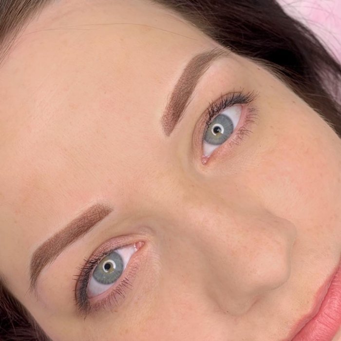 Пудровая растушевка бровей