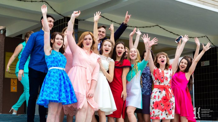 Зеленая выпускная лента 2021