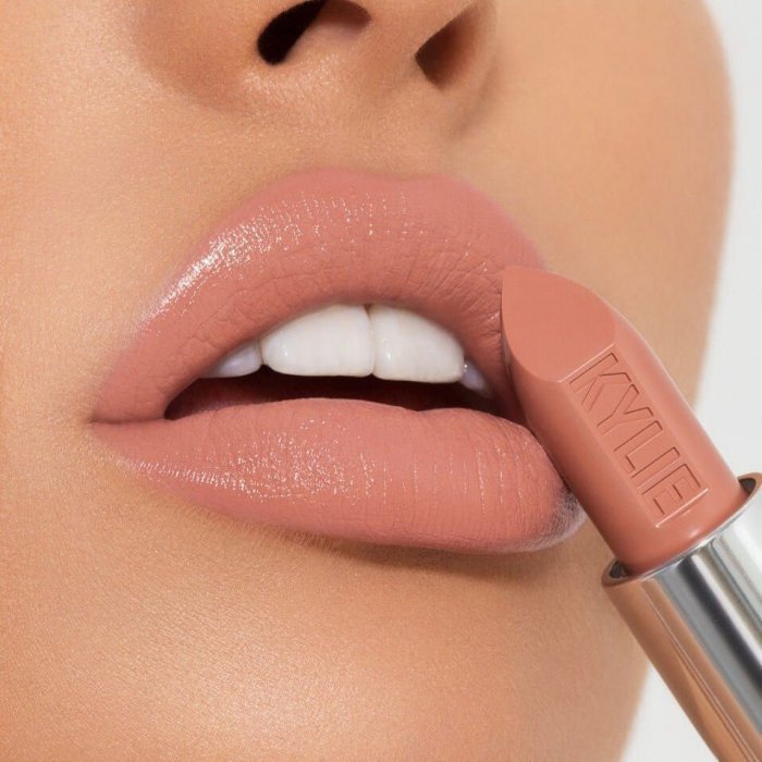 Нюдовый цвет помады