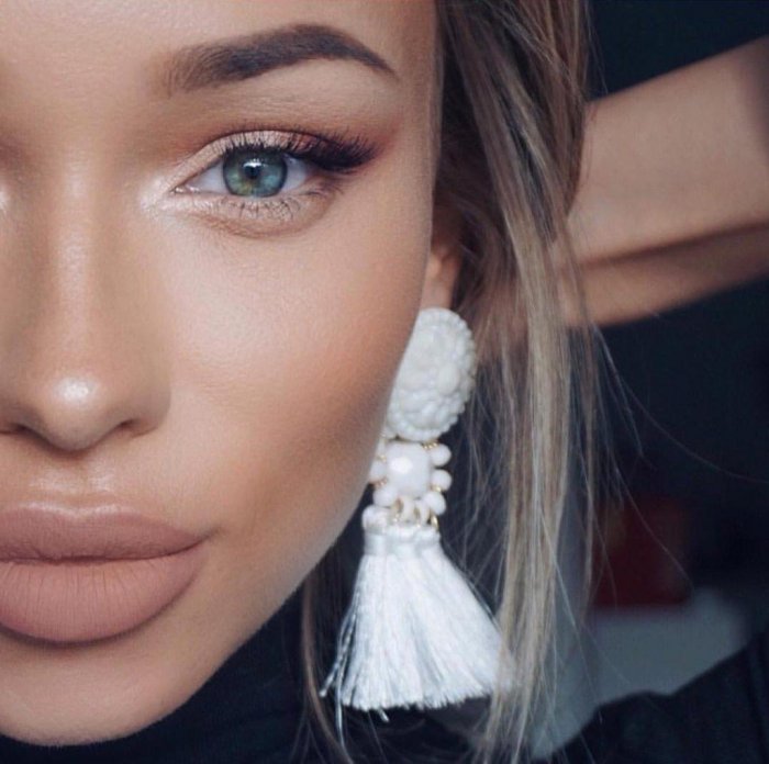 Нюдовые губы