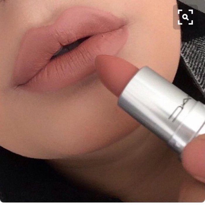 Помада нюдовая матовая Mac