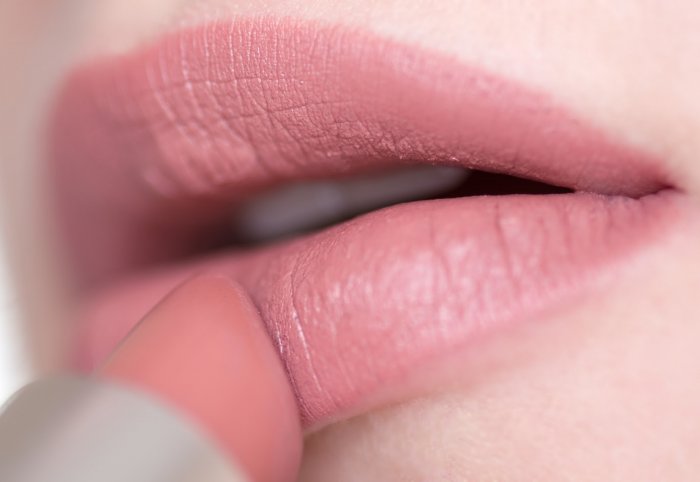 Нюдовые розовые помады