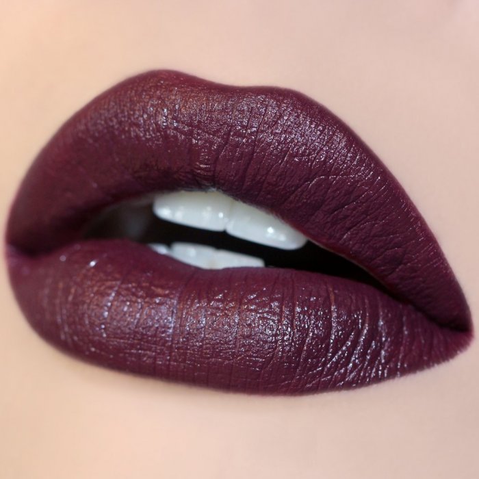 Вишневый цвет помады