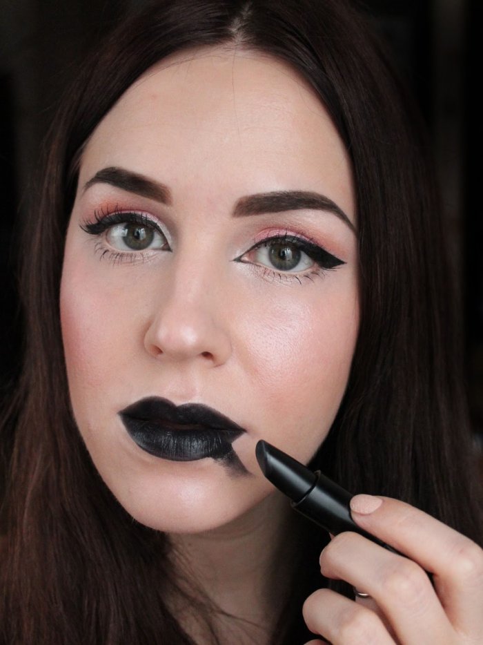 Черная матовая помада