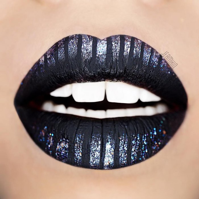 Черная помада для губ