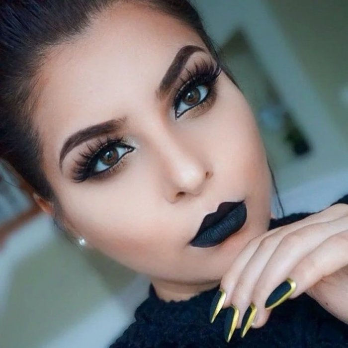Макияж в черном цвете