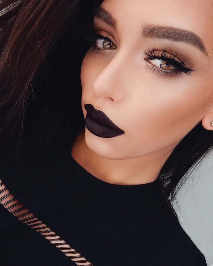 Черная помада для губ