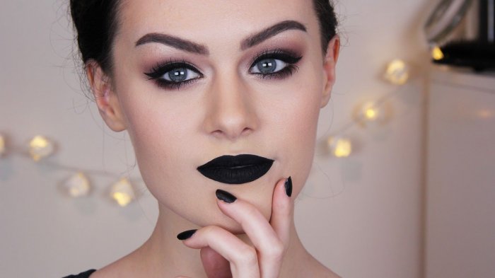 Темный макияж