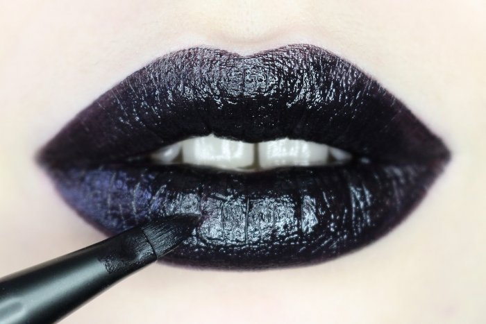 Губы черного цвета