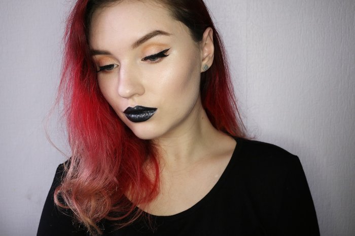 Макияж с черной помадой легкий