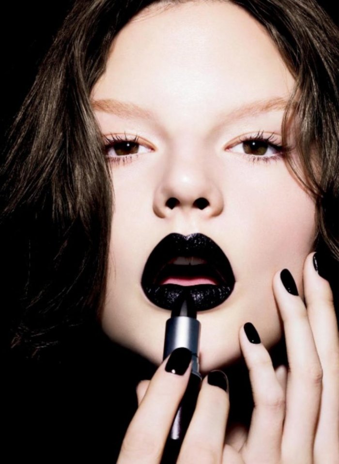 Темная помада