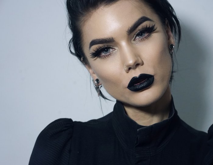 Образ под черную помаду