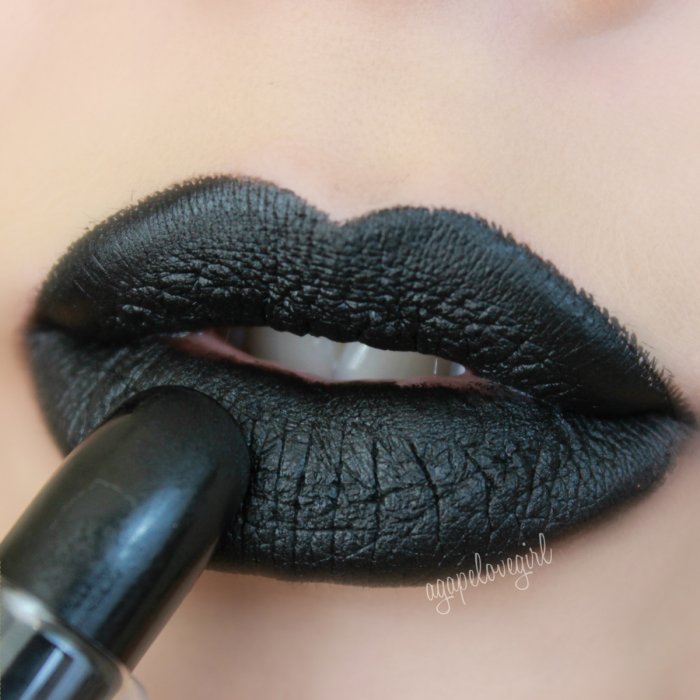 Черная помада для губ