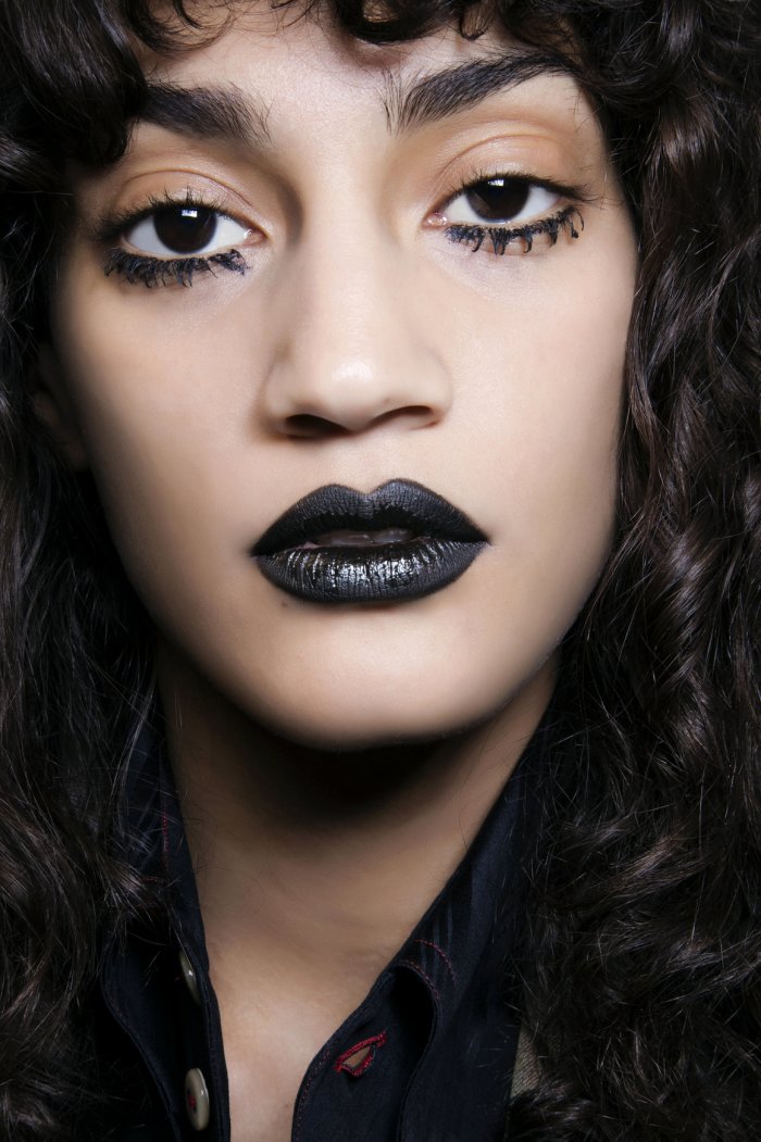 Макияж с черными губами