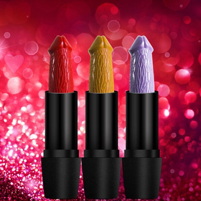 Ярко красная матовая помада