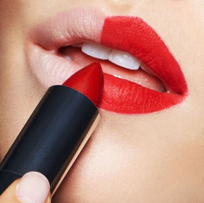 Красная помада