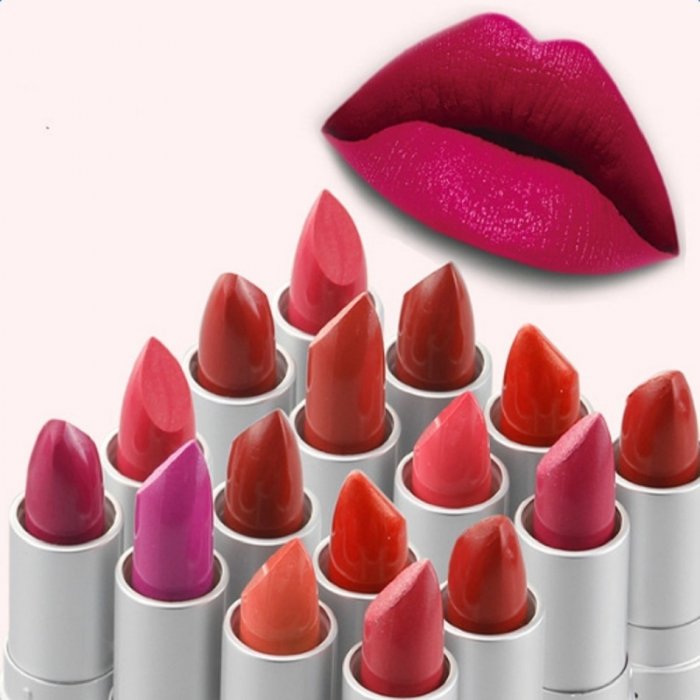 Ярко красная помада