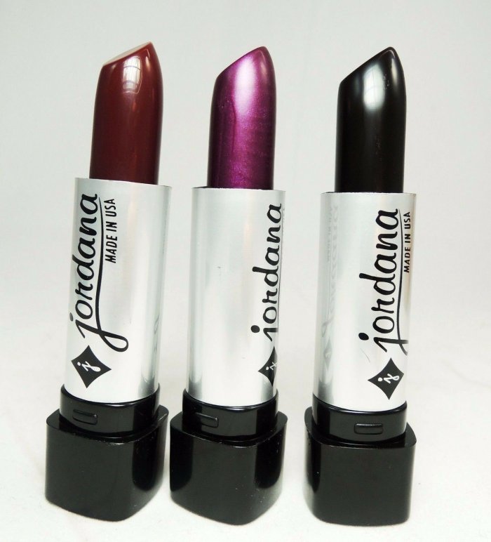 Готический макияж с фиолетовой помадой