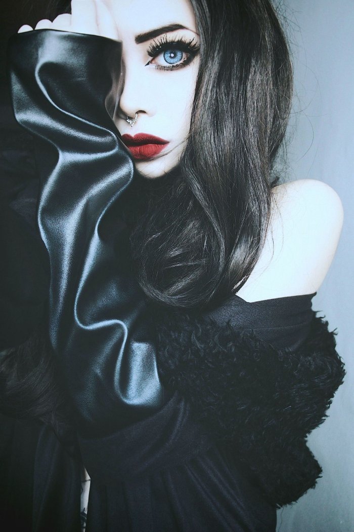 Красивые клыки у девушек