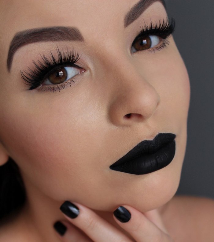 Фиолетовая Готика цвет помады матовая