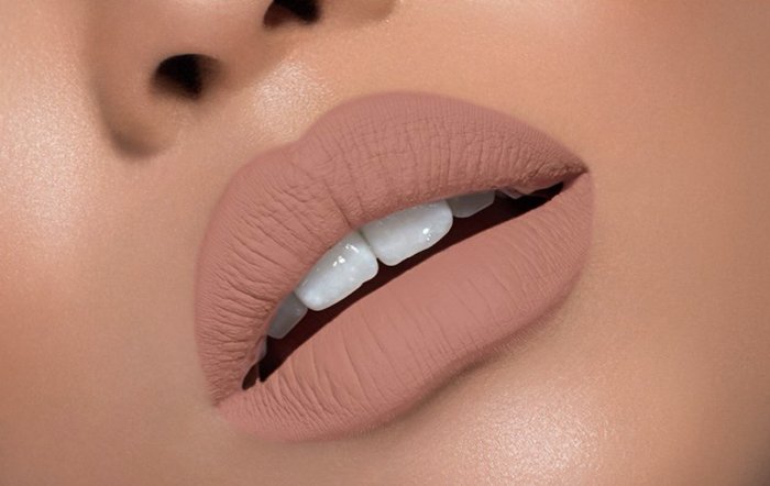 Матовая помада Kylie нюд