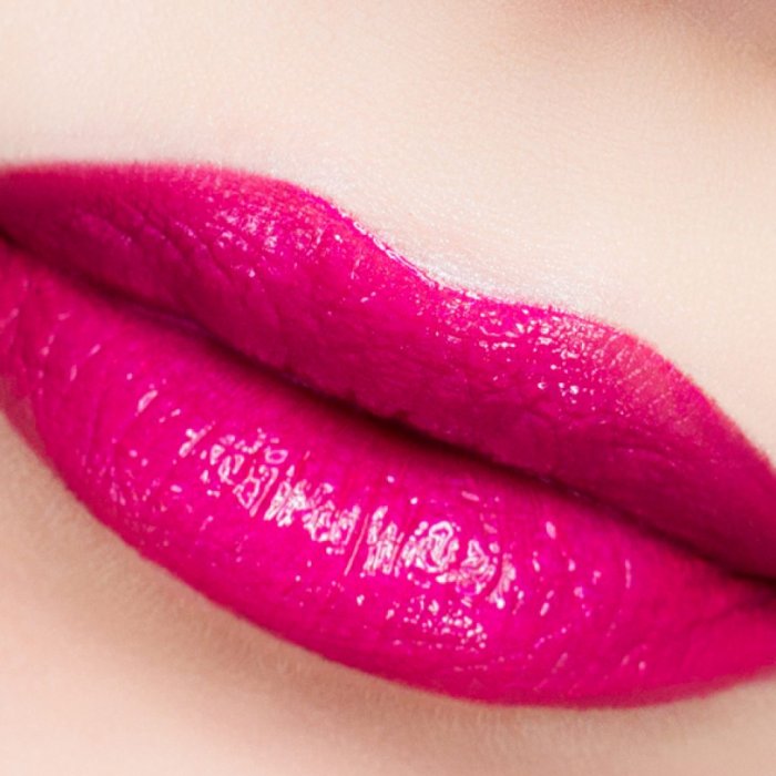 Помада яркая фуксия