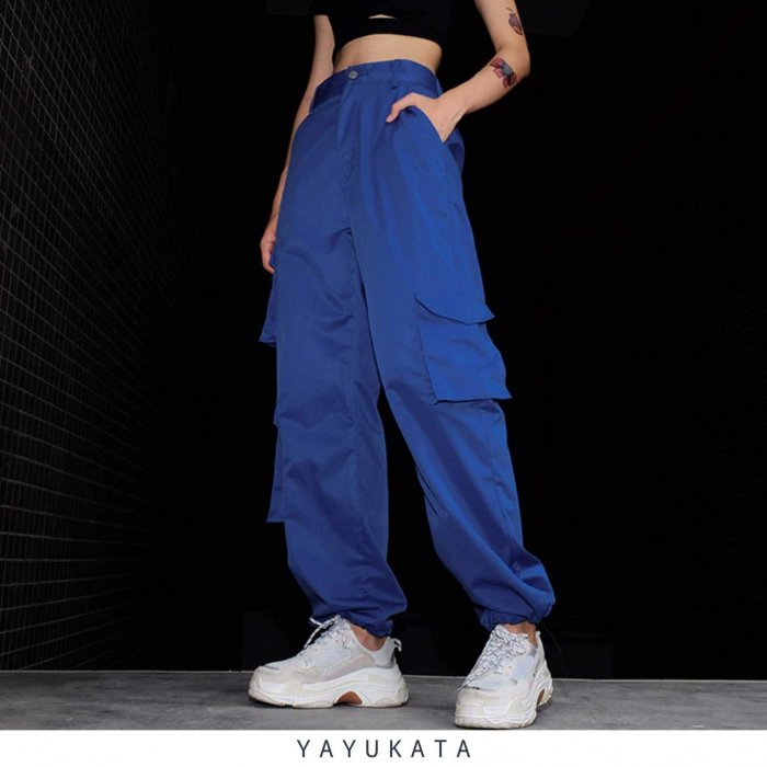 Широкие спортивные брюки с карманами