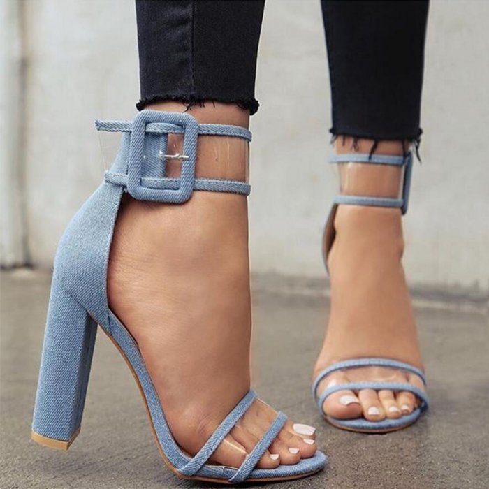 Стильные босоножки на высоком каблуке