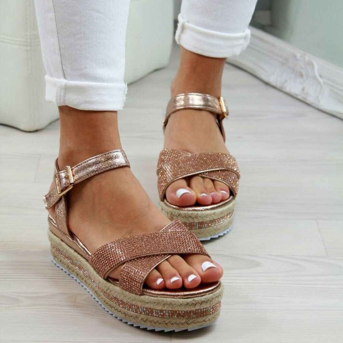 Осенние ботинки на плоской подошве