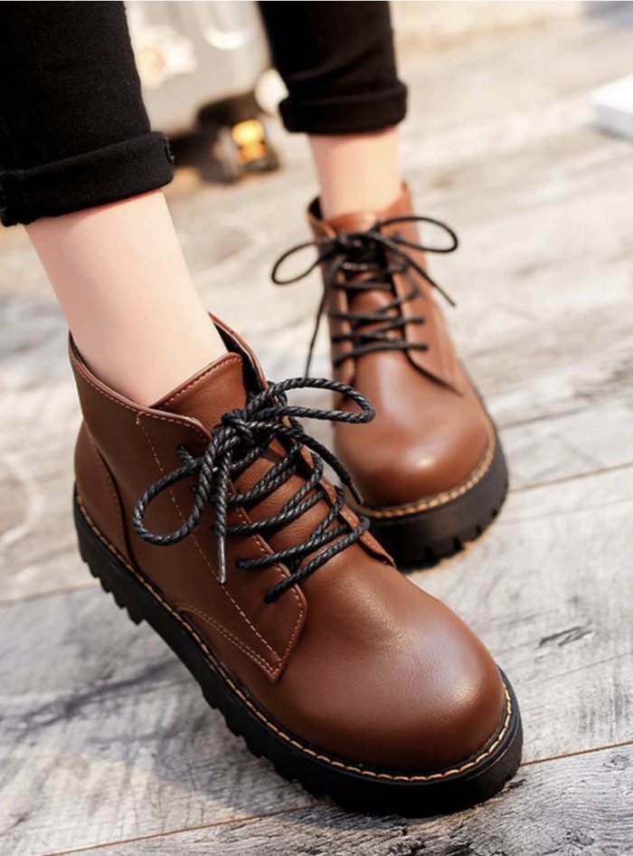 Женские ботинки на шнурках