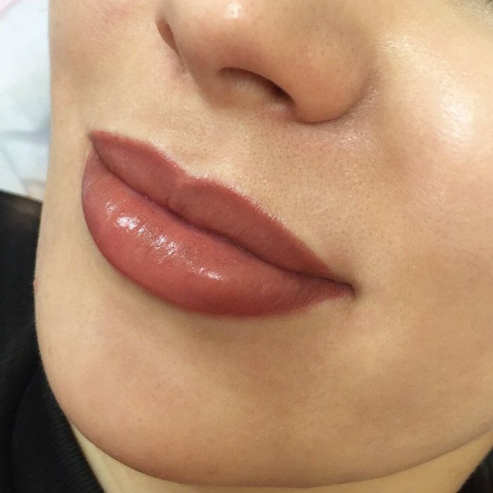 Перманент губ цвета