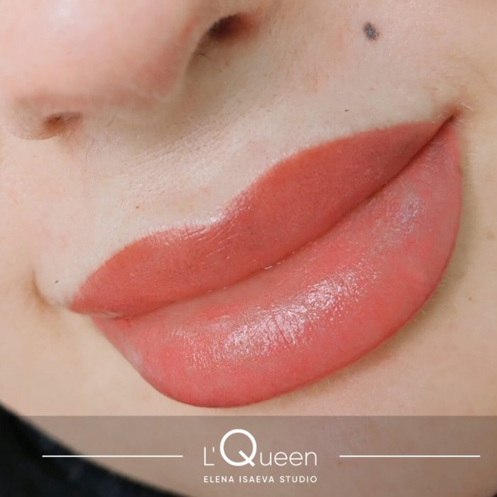Перманентный макияж губ персиковый цвет