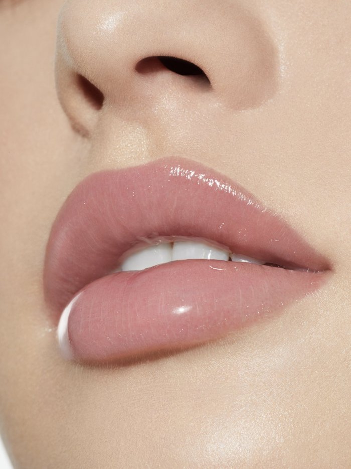 Татуаж губ с растушевкой розовый