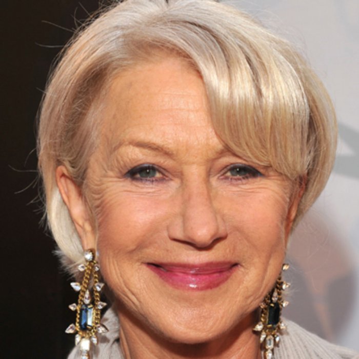 Бледно розовая помада