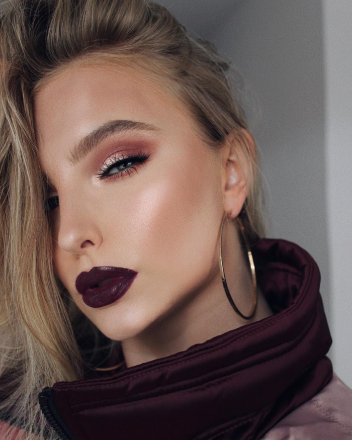 Бордовая помада