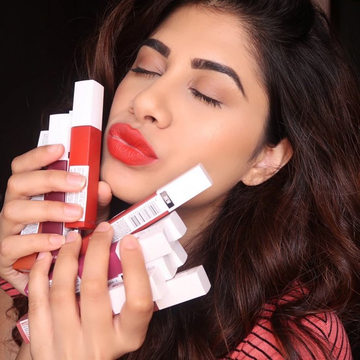 Макияж с яркой фиолетовой помадой