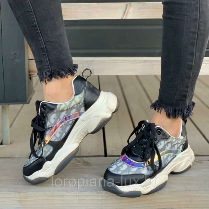 Тренд кроссовок на зиму