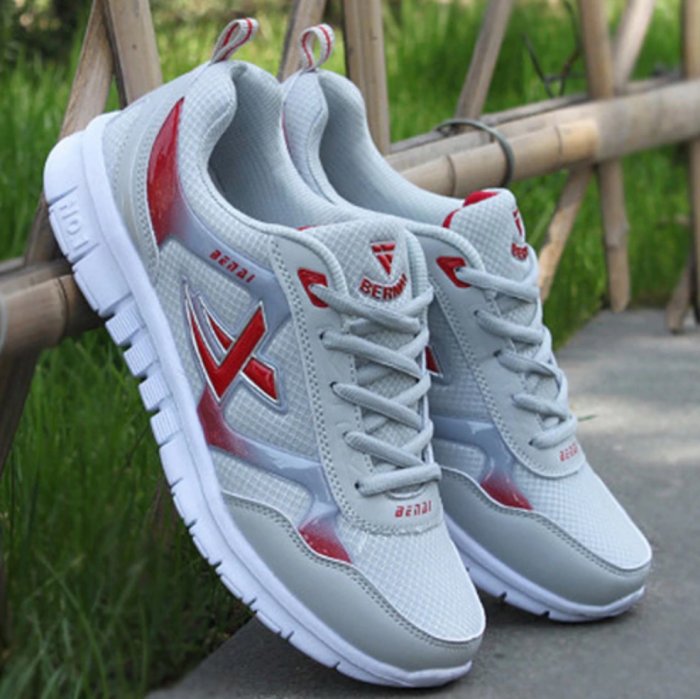 Модные женские кроссовки лето