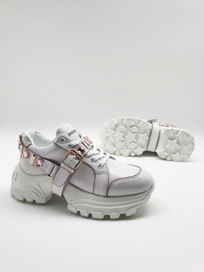 Модные черные женские кроссовки 2021