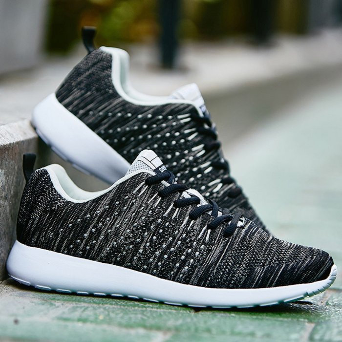 Кроссовки женские модные