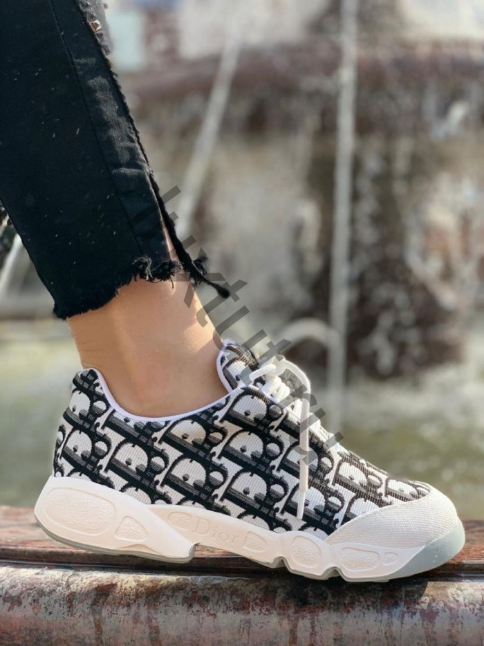 Тканевые кроссовки модные